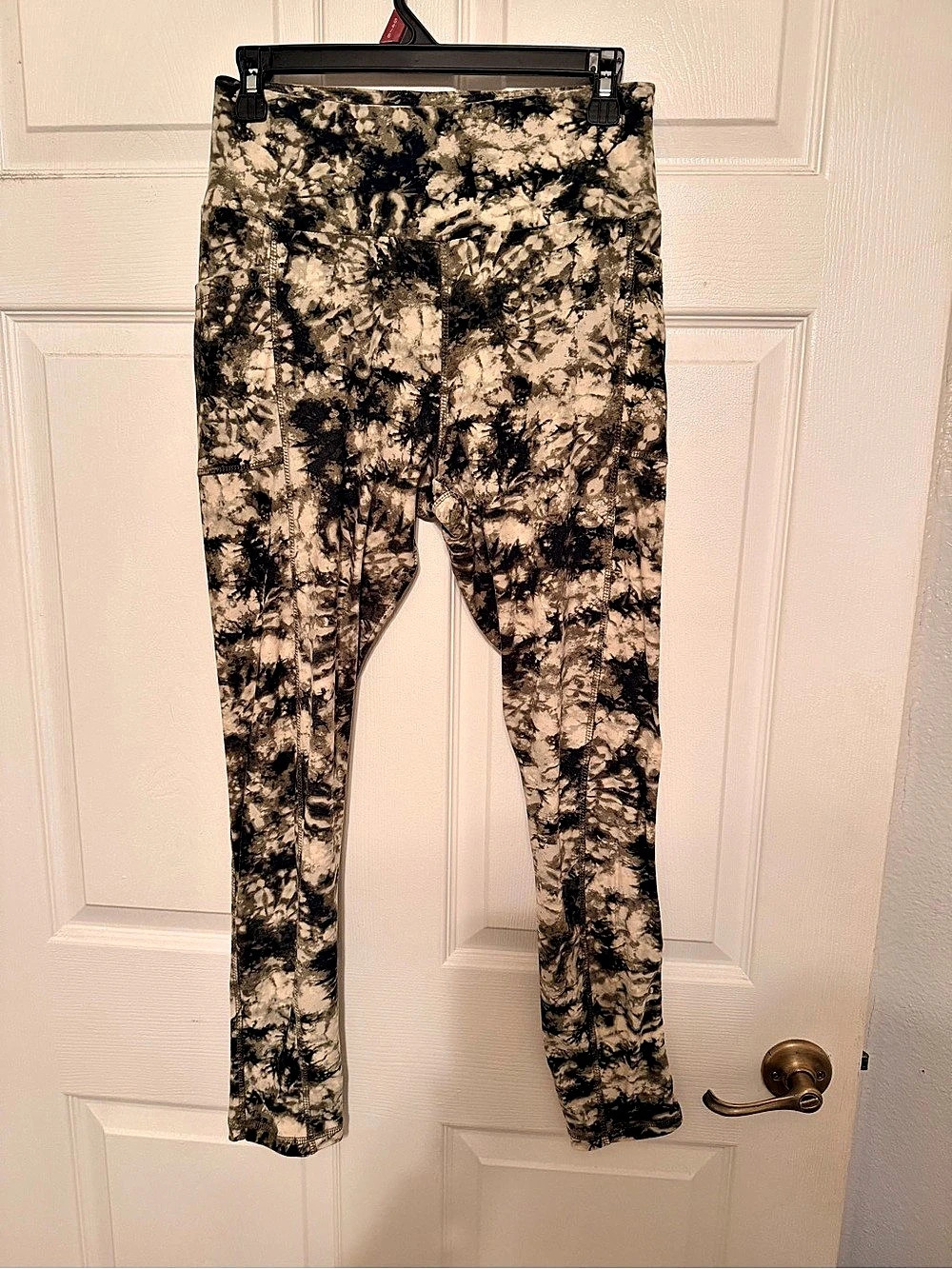 no comment Abstract Print Leggings in Black & White Size Medium